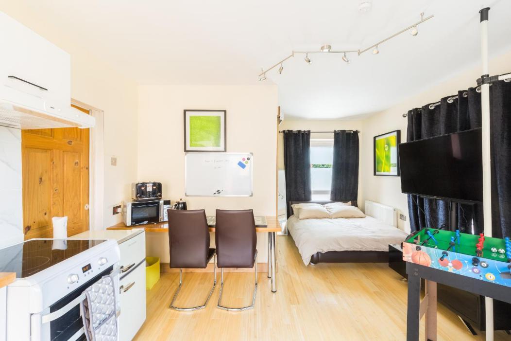 Umbrella Properties Private Apartment Бирмингем Экстерьер фото